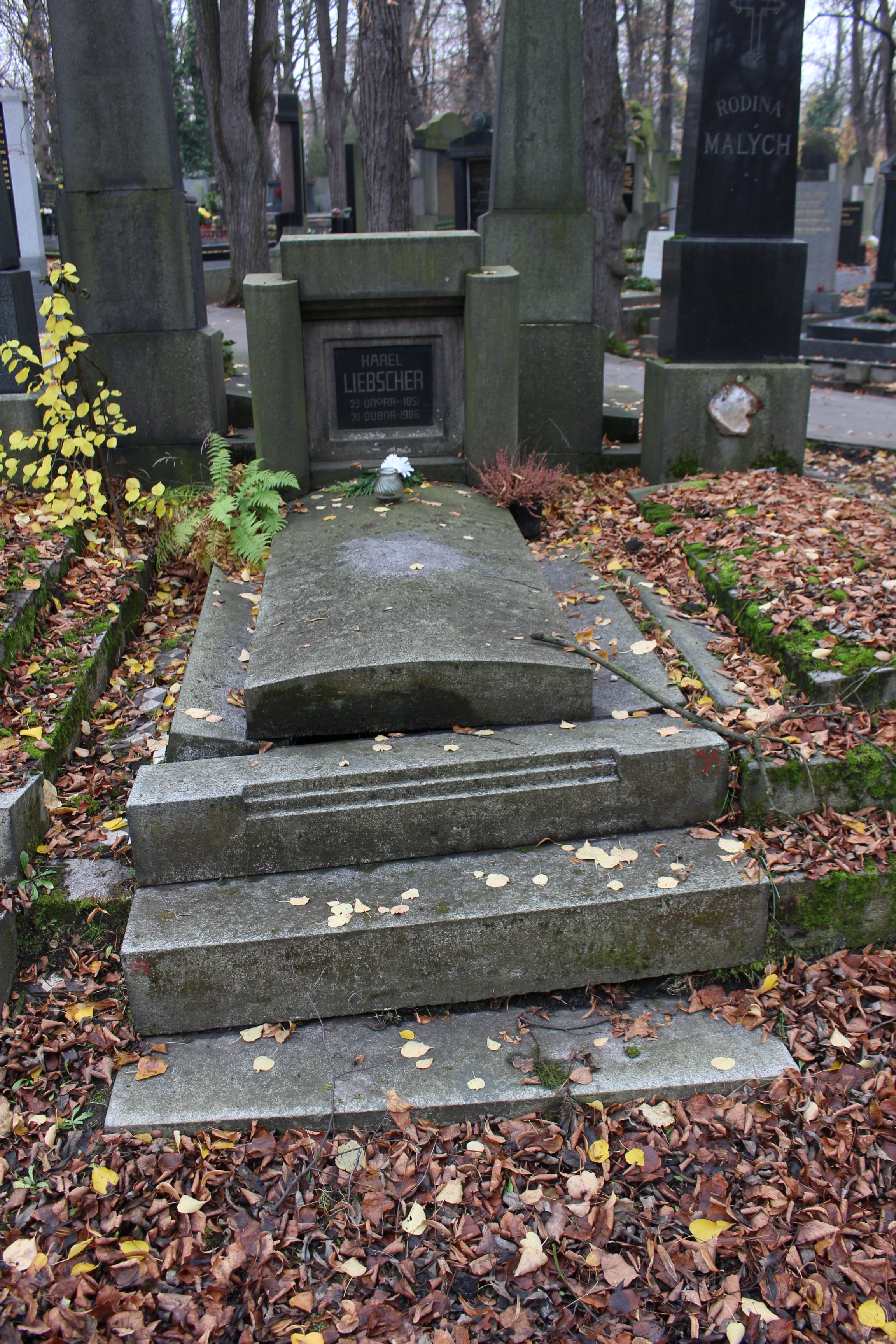 Hrob Karla Liebschera na Olšanských hřbitovech